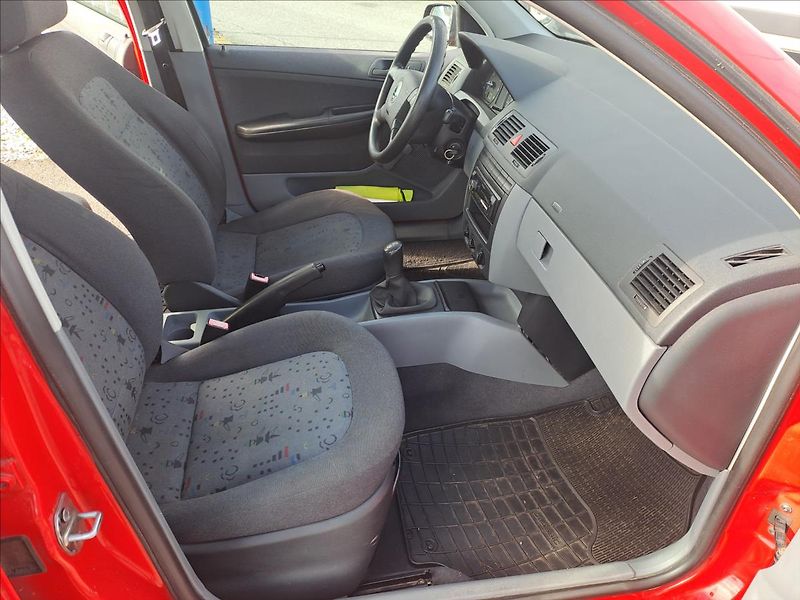 Škoda Fabia 1,4 MPI - fotka 8 z 12