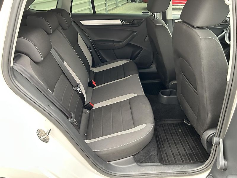 Škoda Rapid 1.0 TSI  Ambition   Plus - fotka 21 z 25