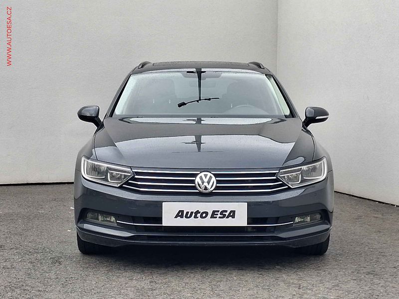 Volkswagen Passat (2015) 2.0 TDI, servis.kniha - fotka 2 z 18