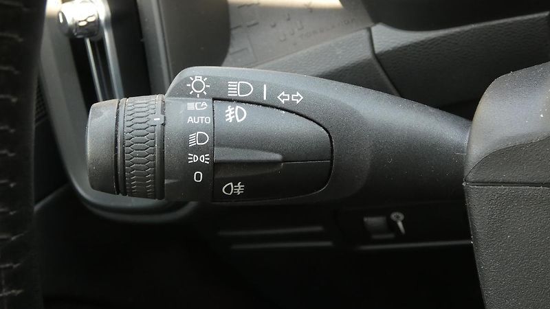 Volvo XC40 T2 FWD Momentum Core - fotka 10 z 22