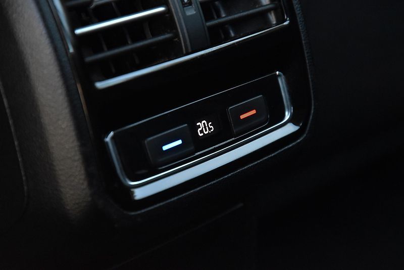 Volkswagen Passat 2.0 TDi CR DSG COMFORTLINE, TZ - fotka 36 z 50