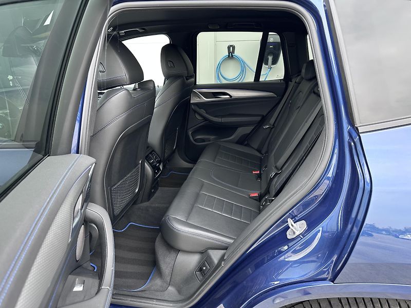 BMW X3 xDrive30d M-Sport - fotka 9 z 32