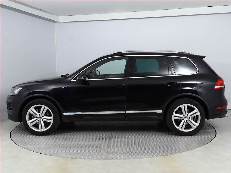 Volkswagen Touareg (2012) Business 3.0 TDI, 4X4 - fotka 3 z 23