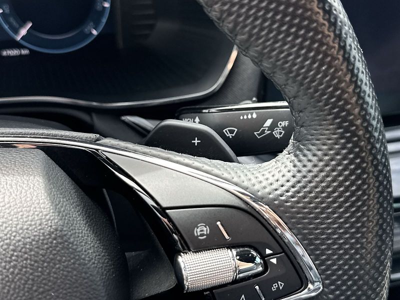 Škoda Octavia (2023) 2.0 TDI DSG Sportline - fotka 17 z 36
