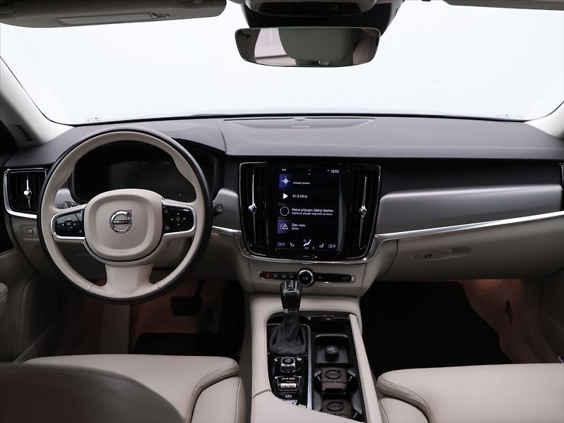 Volvo V90 2,0 D4 140kW Drive-E Momentum - fotka 22 z 29