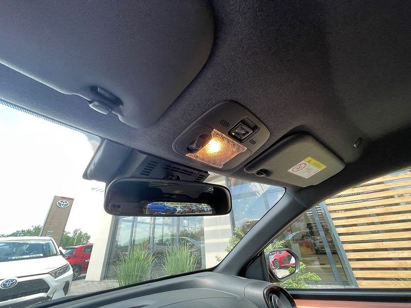 Toyota Aygo 1.5 Hybrid automat Executive - fotka 20 z 24