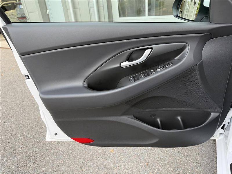 Hyundai i30 1,5 i  FL WG Style - fotka 9 z 24