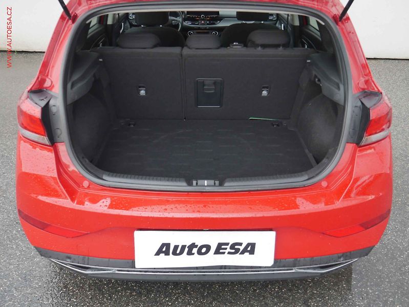 Hyundai i30 (2022) 1.5DPi, 1.maj,ČR, servis - fotka 7 z 16