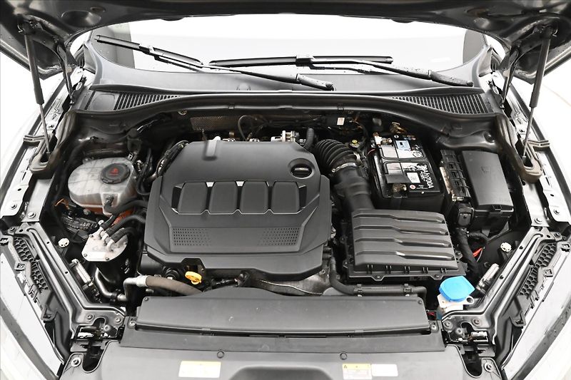 Škoda Superb 2,0 TDI 147 kW DSG L&K 4x4 Zár - fotka 9 z 32