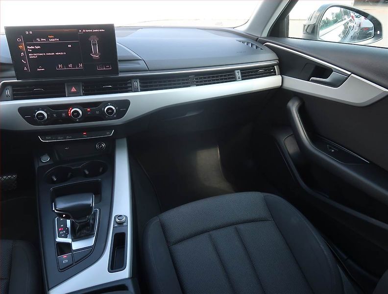 Audi A4 (2019) 30 TDI, Automat, Navi - fotka 8 z 27