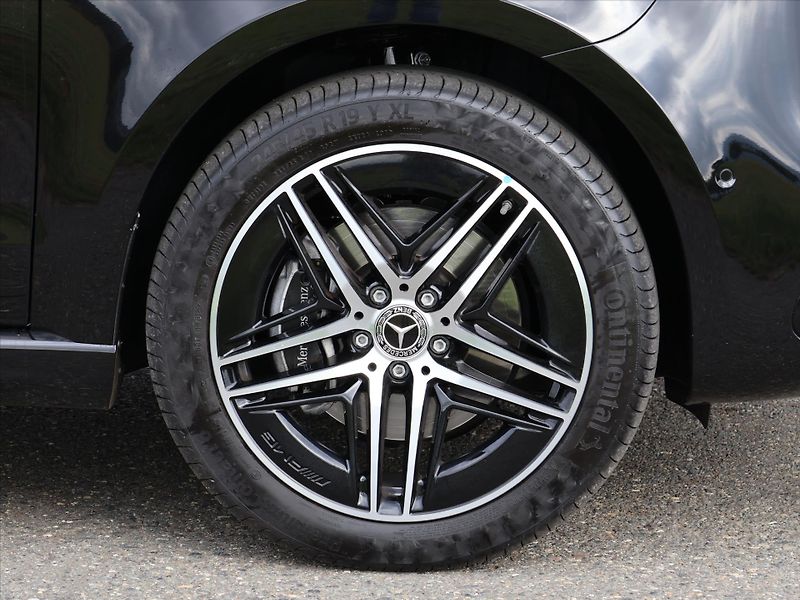 Mercedes-Benz Třídy V 2,0 300d 4Matic Long Exclusive - fotka 46 z 54