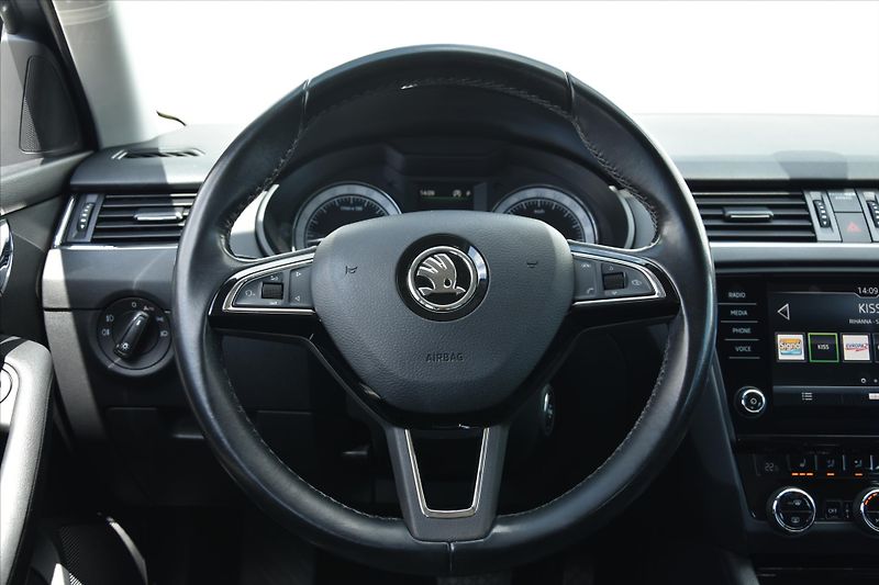 Škoda Octavia 1.6 TDI 85kW DSG STYLE ČR - fotka 16 z 24