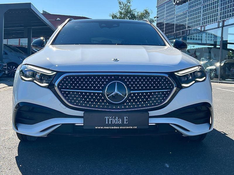 Mercedes-Benz Třídy E (2025) 300 de 4MATIC kombi s EQ - fotka 8 z 35