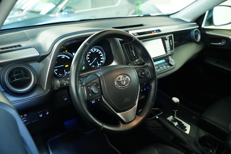 Toyota RAV4 - fotka 15 z 30
