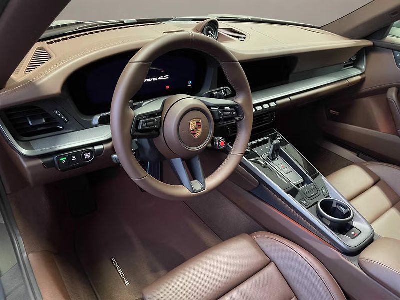 Porsche 911 (2026) Carrera 4S Lift InnoDrive BOSE - fotka 12 z 21
