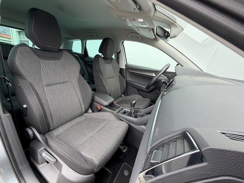 Škoda Karoq (2019) 2.0 TDI 110kW 4x4 Style ACC Si - fotka 30 z 35