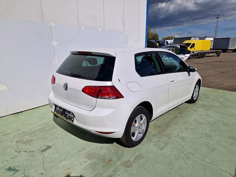 Volkswagen Golf Comfortline 1.4 TSI, Klima - fotka 3 z 26
