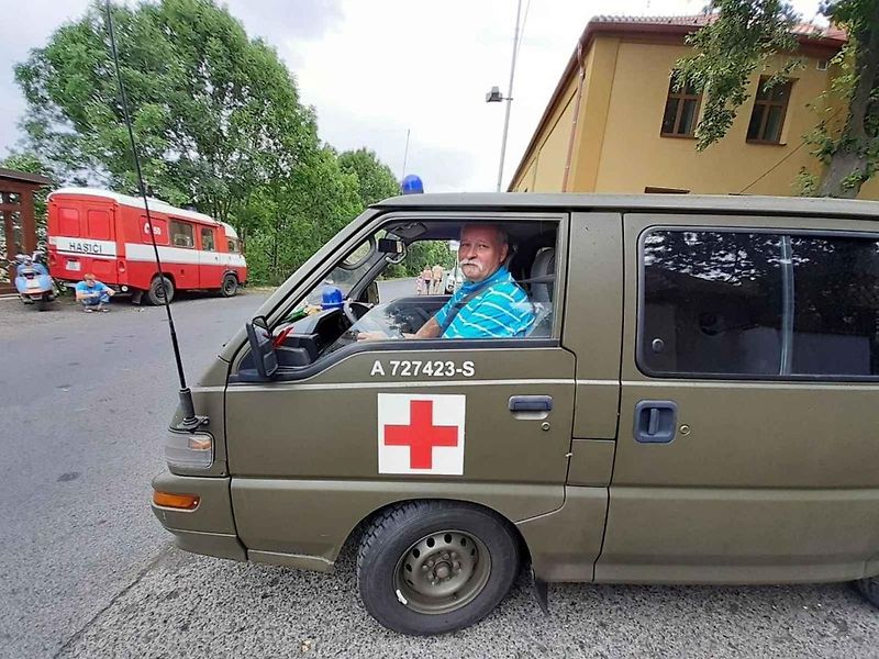 Do Hříškova dorazil na jubilejní veteránský sraz rekordní počet vozidel.
