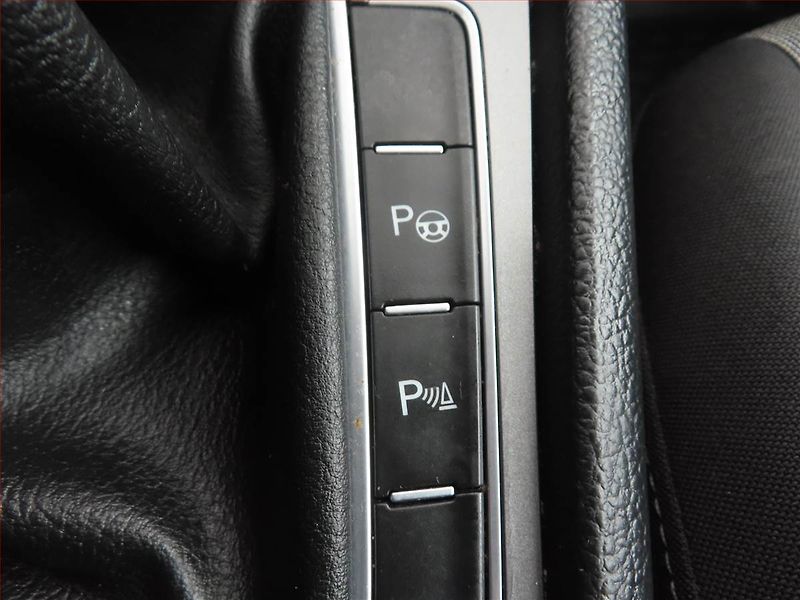 Volkswagen Golf (2014) 1.6 TDI, Navi, Tempomat - fotka 17 z 18