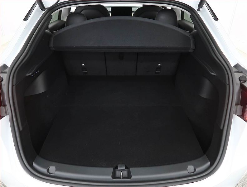 Tesla Model Y (2023) RWD LFP 60kWh, SoH 93% - fotka 13 z 31