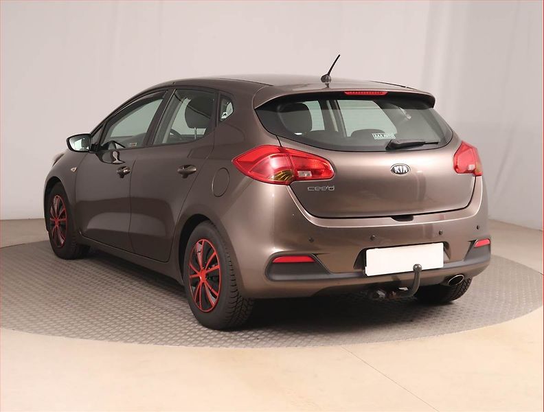 Kia Ceed (2013) 1.4 CVVT, Serv.kniha, Tempomat - fotka 4 z 14