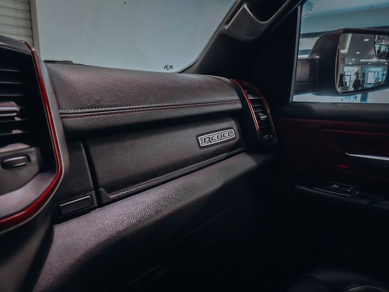 Dodge RAM 1500 5.7 REBEL 295 kW - fotka 19 z 34