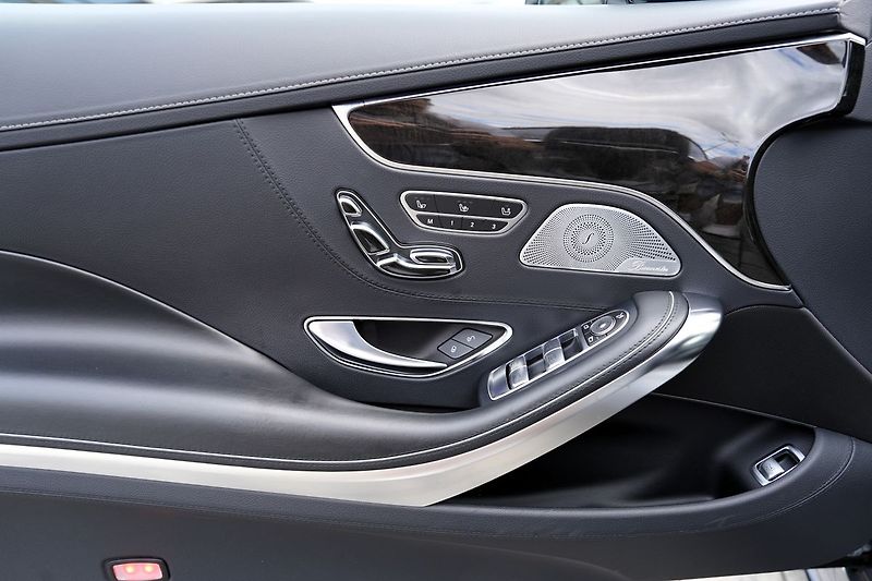 Mercedes-Benz Třídy S S 500 4Matic Coupe AMG - fotka 22 z 48