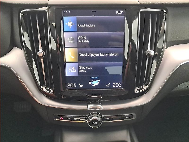 Volvo XC60 (2020) B4 AWD - fotka 12 z 18
