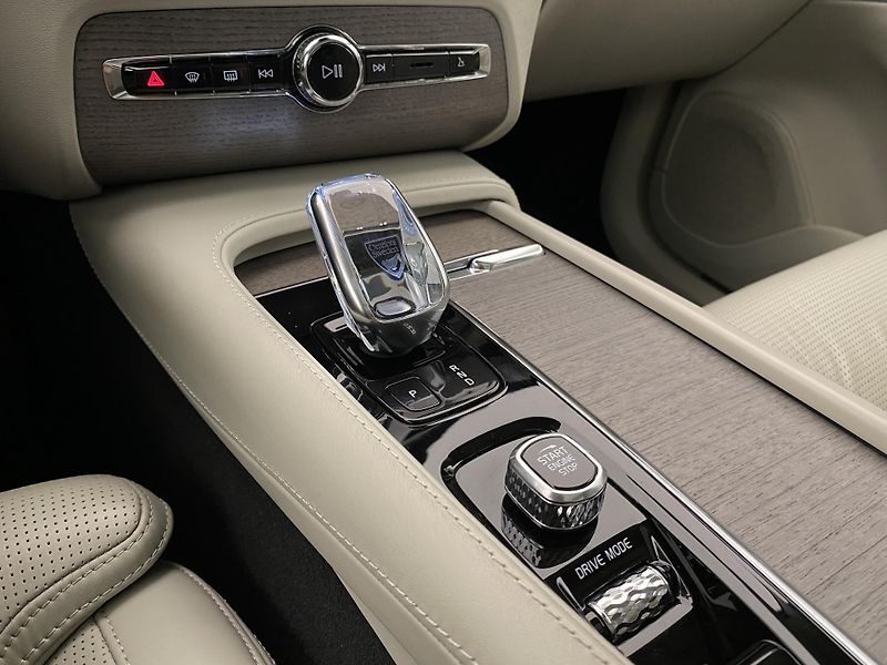Volvo XC90 T8 AWD RECHARGE REZERVACE - fotka 27 z 58