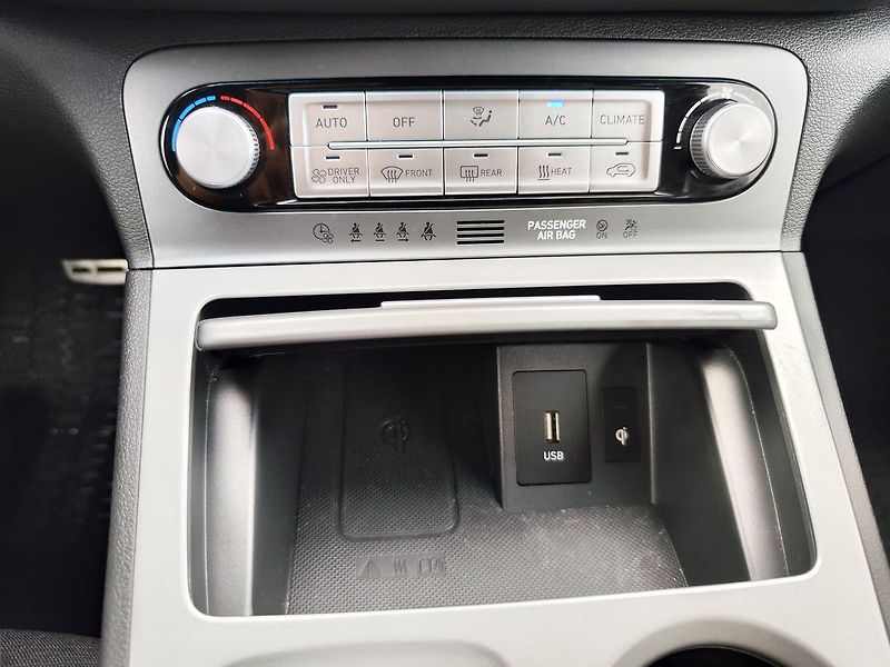 Hyundai Kona EV/64kWh Czech Edition AT - fotka 24 z 35