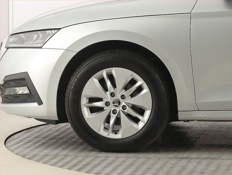 Škoda Octavia (2023) Ambition 2.0 TDI, ČR,1.maj - fotka 14 z 23
