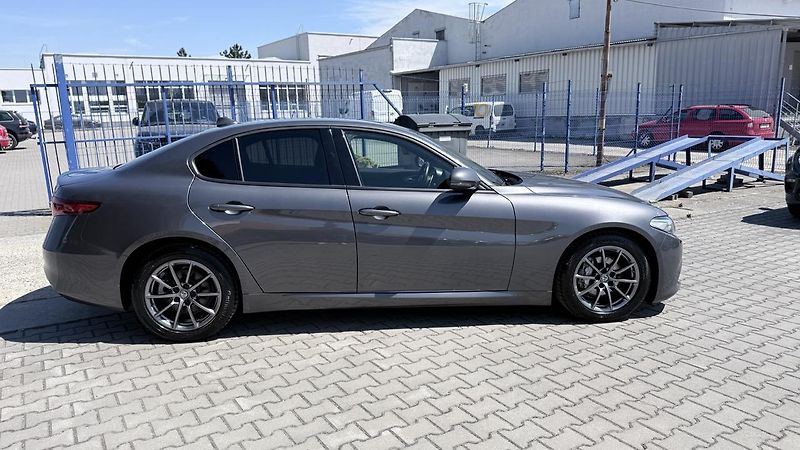 Alfa Romeo Giulia (2023) 2.2D,SPRINT,AT8,ZÁRUKA - fotka 4 z 56