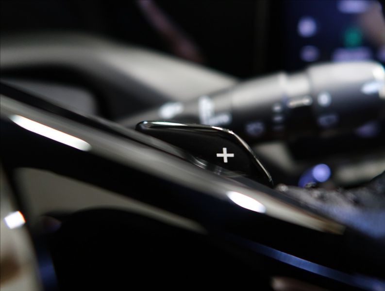 Peugeot 308 1,2 PT AT ALLURE NAVI KAMERA - fotka 16 z 42