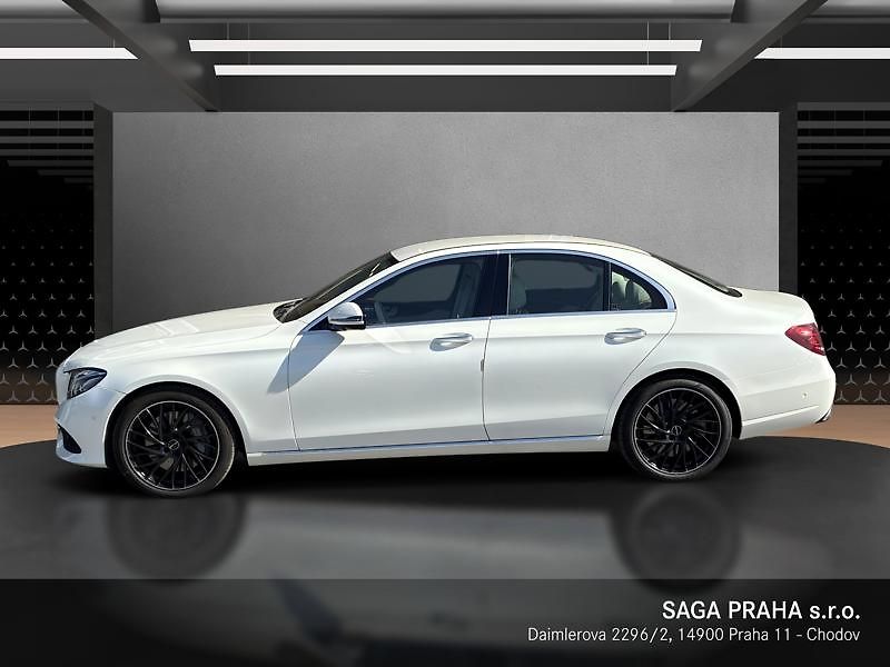 Mercedes-Benz Třídy E 400 4MATIC Avantgarde Designo - fotka 6 z 18