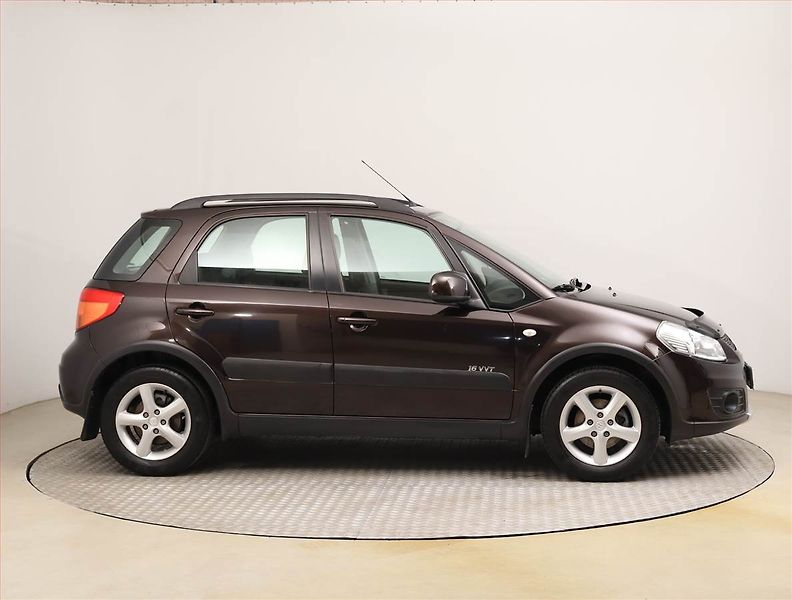 Suzuki SX4 (2014) 1.6 VVT, ČR,1.maj - fotka 6 z 18