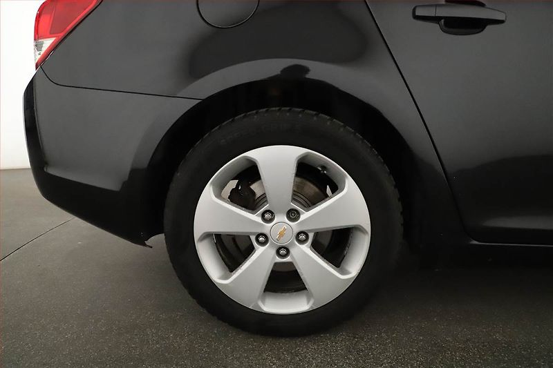 Chevrolet Cruze (2010) 2.0 VCDi, ČR,1.maj - fotka 15 z 15