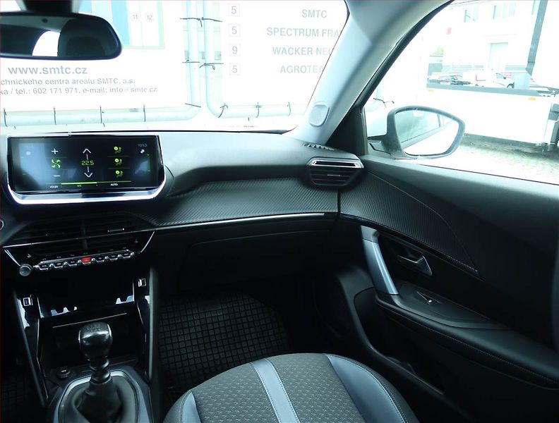 Peugeot 2008 (2020) Allure 1.2 PureTech, ČR,1.maj - fotka 8 z 23