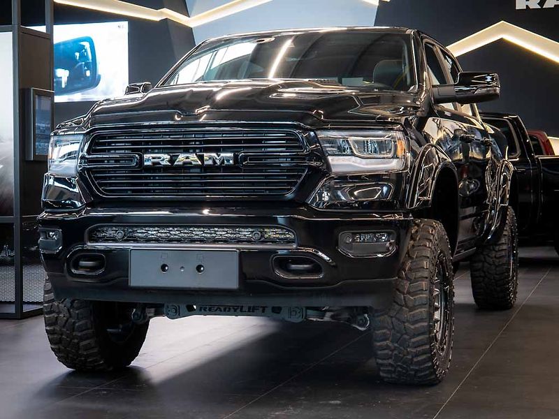 Dodge RAM (2025) 5.7 V8 Laramie 6 LIFT LPG - fotka 1 z 40