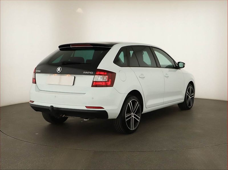 Škoda Rapid (2015) Spaceback 1.6 TDI, Xenony - fotka 5 z 16