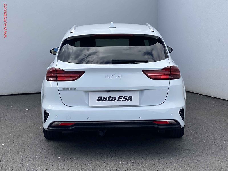 Kia Ceed (2022) 1.6 CRDi, 1.maj,ČR, LED - fotka 5 z 20