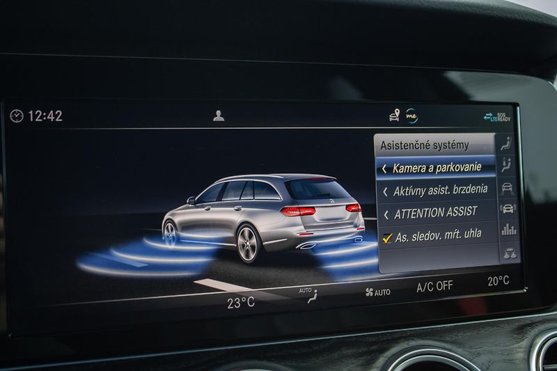 Mercedes-Benz Třídy E (2019) Mercedes-AMG 53 4MATIC+ A/T - fotka 49 z 50