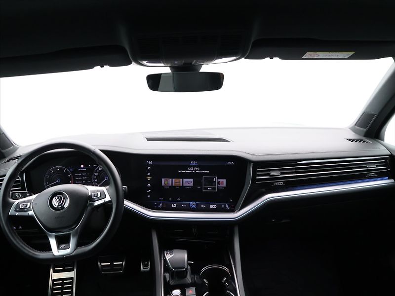 Volkswagen Touareg 3,0 TSI 250 kW 4x4 CZ R-line - fotka 25 z 29