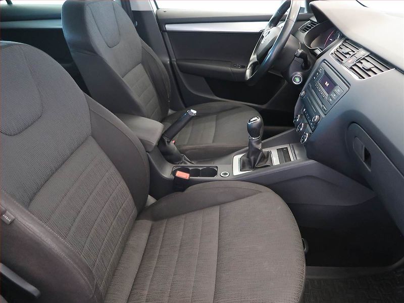 Škoda Octavia (2014) Elegance 1.6 TDI, Tempomat - fotka 9 z 14