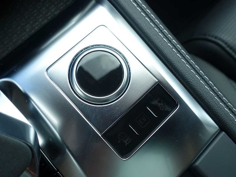 Jaguar F-Pace 2,0 R-Dynamic SE D200 4x4 - fotka 34 z 43