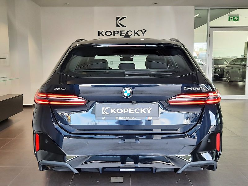 BMW Řada 5 (2025) 540d xDrive Touring M Sport - fotka 7 z 14