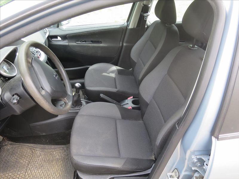 Peugeot 207 1,6  HDI - fotka 9 z 10