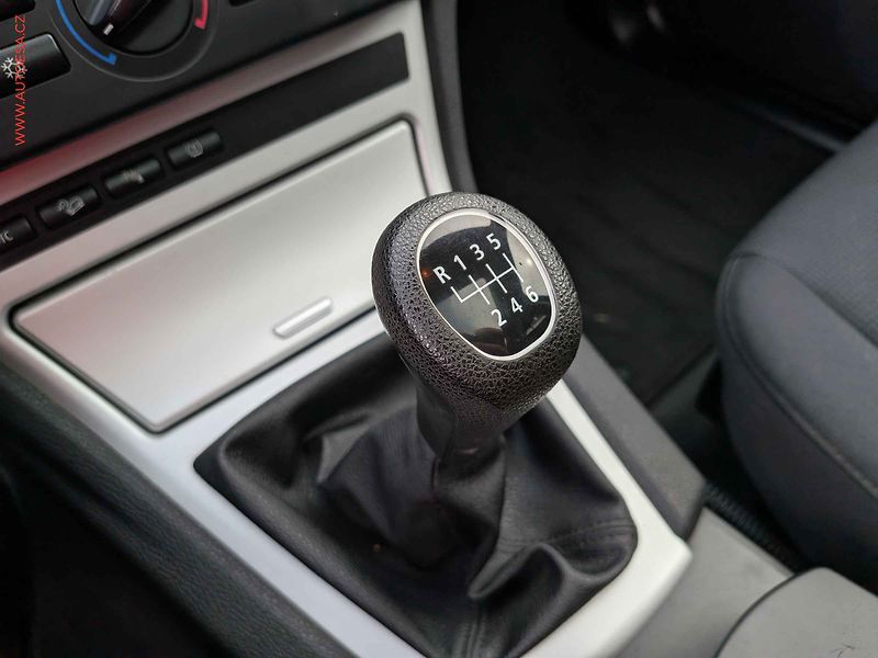 BMW X3 (2008) 2.0 i xD, AC, TZ, panor - fotka 15 z 23