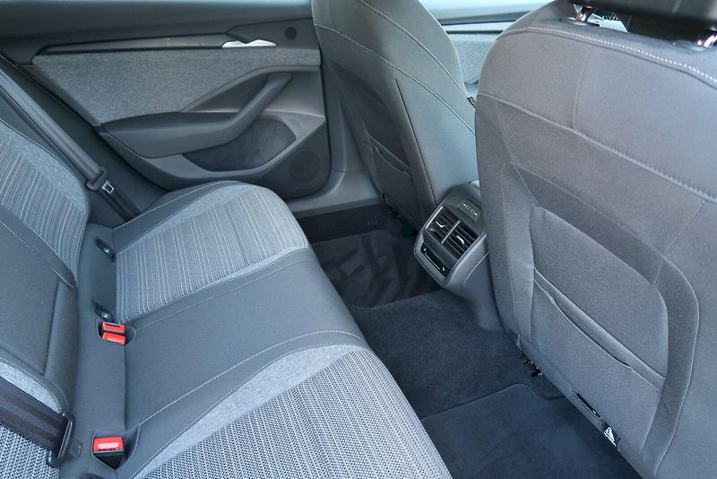 Škoda Superb (2026) Combi  Selection 1,5 TSi e- Te - fotka 13 z 32