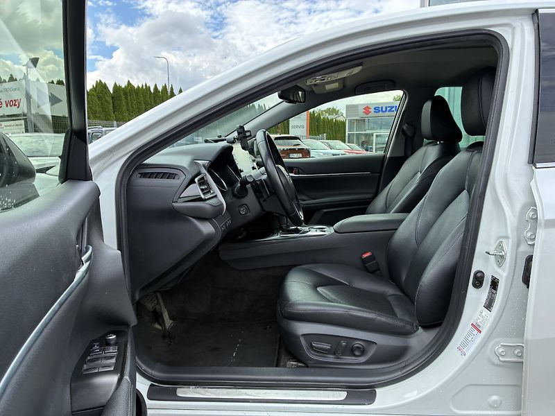 Toyota Camry (2021) 2,5Hybrid Executive  - fotka 13 z 20