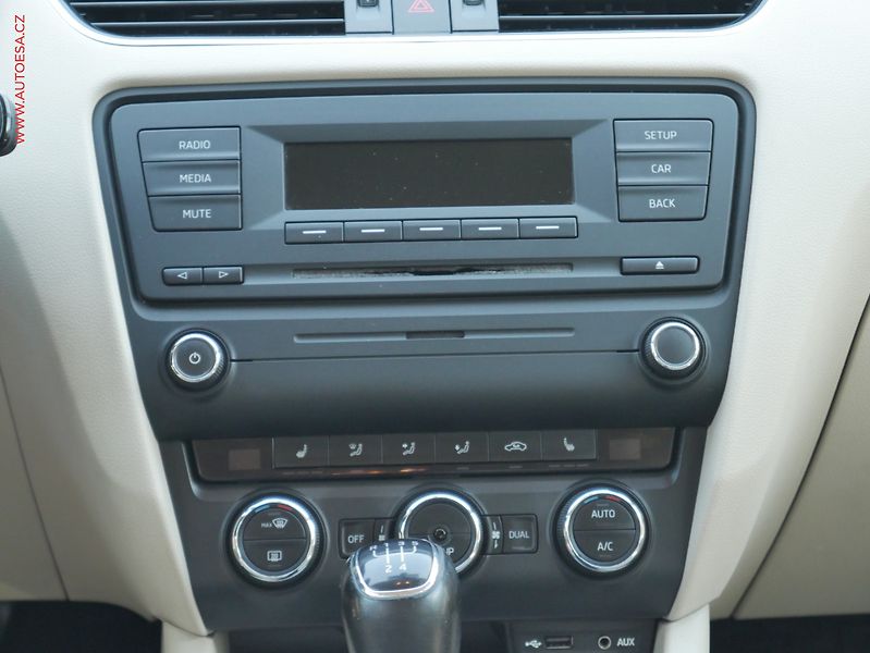 Škoda Octavia (2014) 1.2TSi, ČR, Elegance, autoAC - fotka 11 z 21